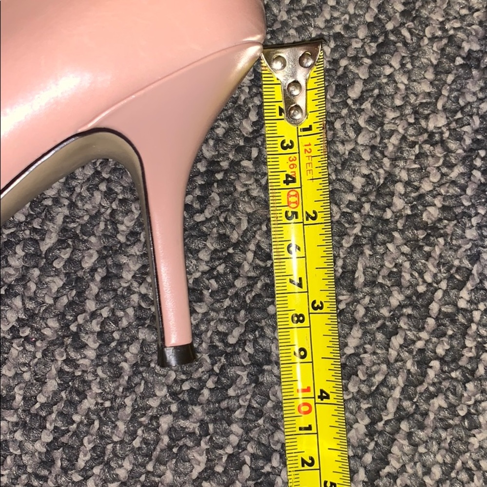 Pointed toe heels - Picture 3 of 7